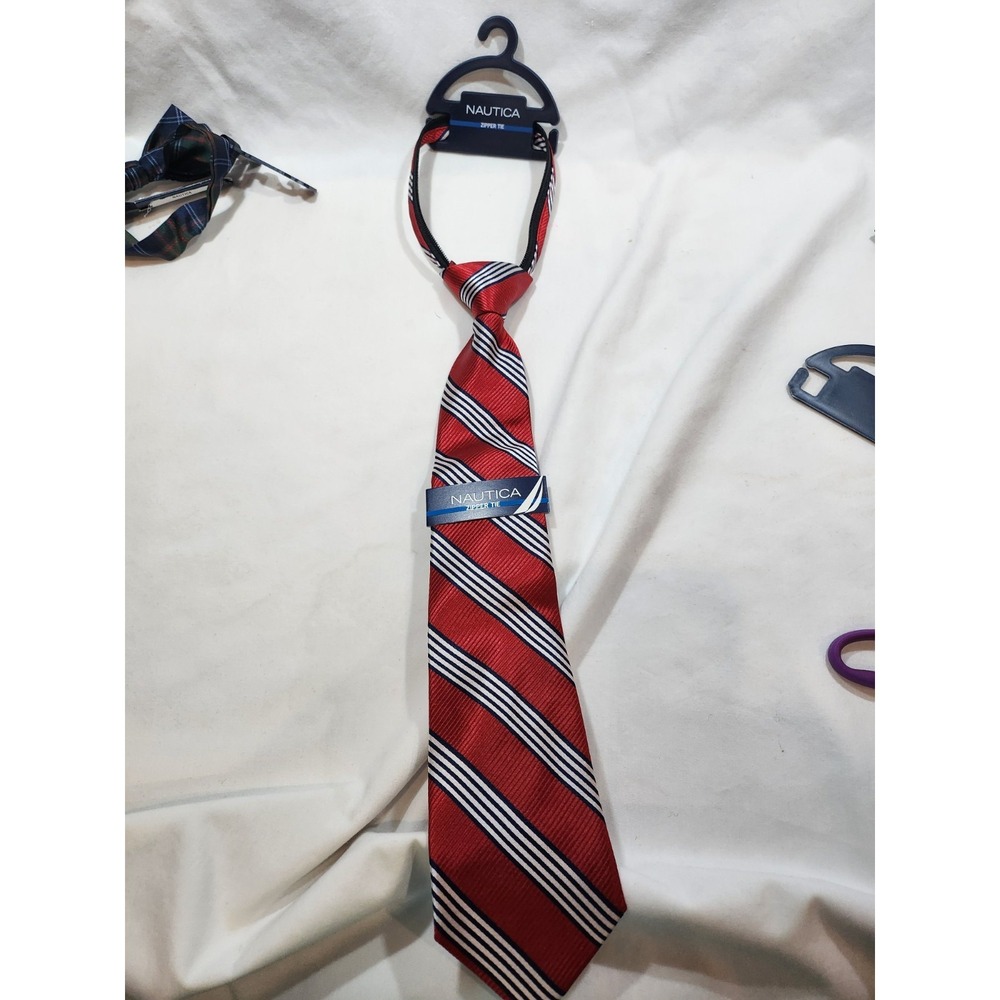 NEW~NAUTICA~Boys Zipper Tie~Holiday Red Striped ~100% Silk~ Necktie NWT